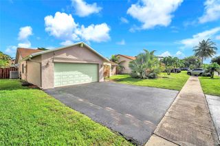 8621 NW 46th Ct, Lauderhill, FL 33351