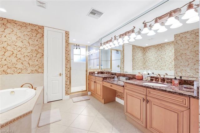 545 Avellino Isles CIR 29102, Naples, FL 34119