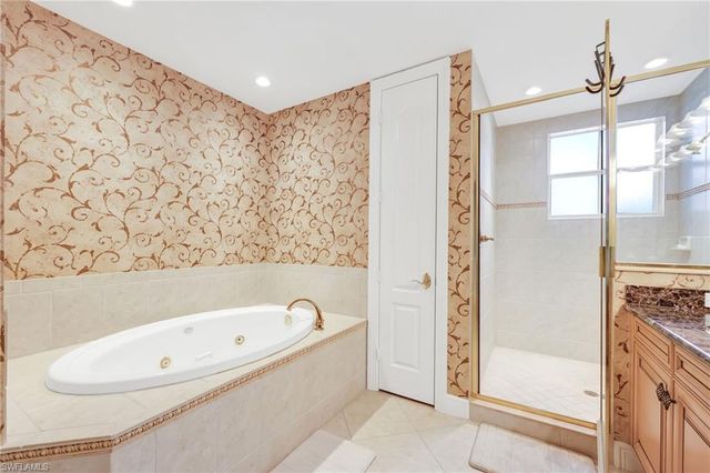 545 Avellino Isles CIR 29102, Naples, FL 34119