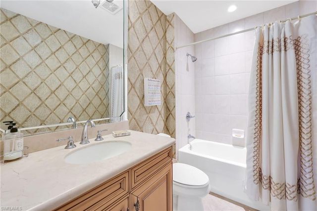 545 Avellino Isles CIR 29102, Naples, FL 34119