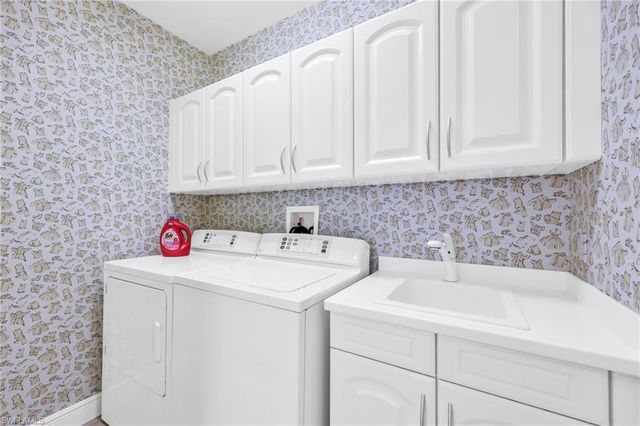 545 Avellino Isles CIR 29102, Naples, FL 34119
