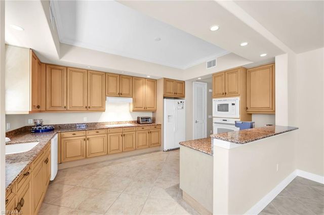 545 Avellino Isles CIR 29102, Naples, FL 34119