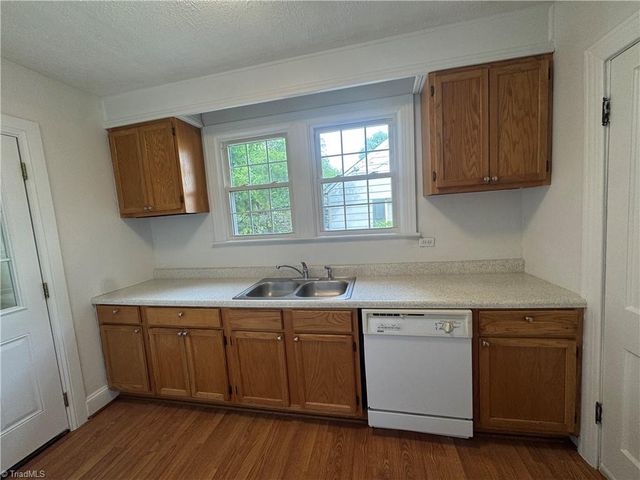 2369 Jefferson Avenue, Winston-salem, NC 27103