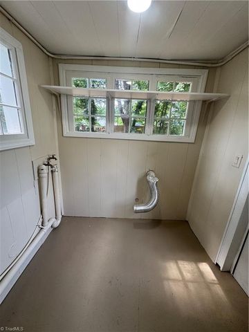 2369 Jefferson Avenue, Winston-salem, NC 27103