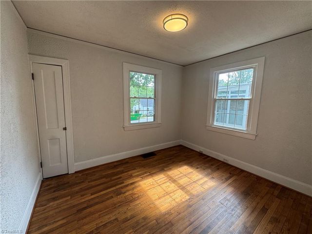 2369 Jefferson Avenue, Winston-salem, NC 27103
