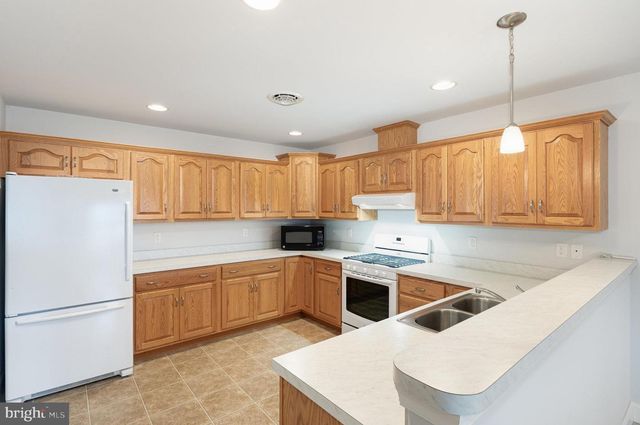 1007 GREAT HALL DR, Lebanon, PA 17042