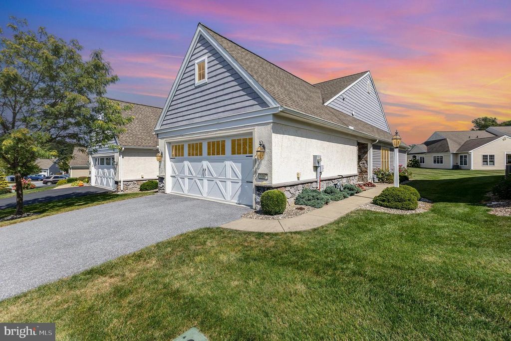 1007 GREAT HALL DR, Lebanon, PA 17042