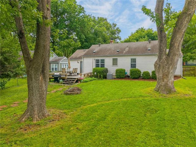 8326 Madison Avenue, Kansas City, MO 64114