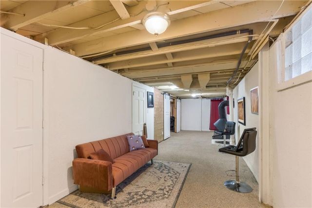 8326 Madison Avenue, Kansas City, MO 64114