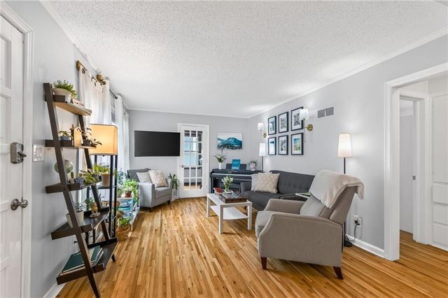 8326 Madison Avenue, Kansas City, MO 64114