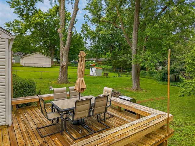 8326 Madison Avenue, Kansas City, MO 64114