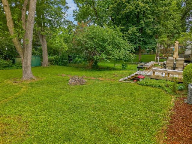 8326 Madison Avenue, Kansas City, MO 64114