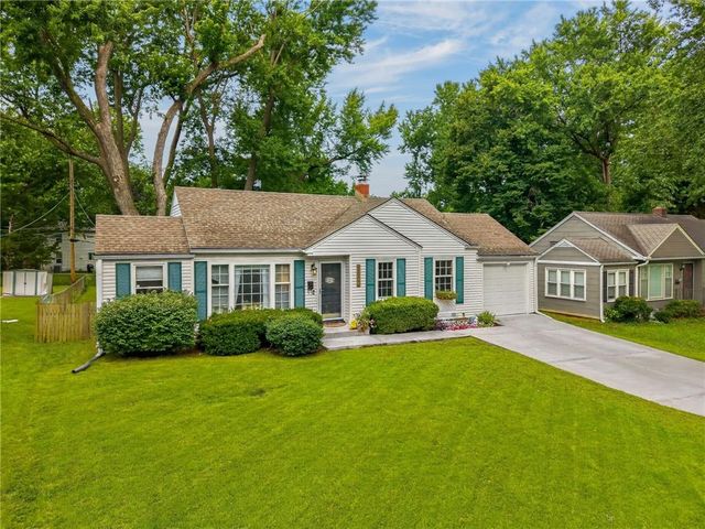 8326 Madison Avenue, Kansas City, MO 64114