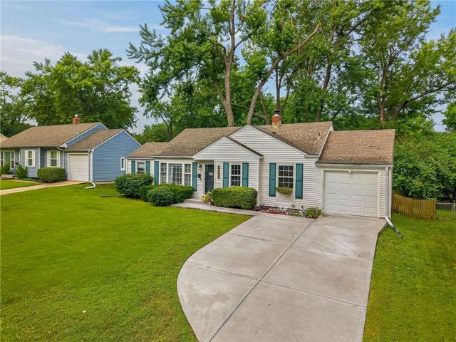 8326 Madison Avenue, Kansas City, MO 64114