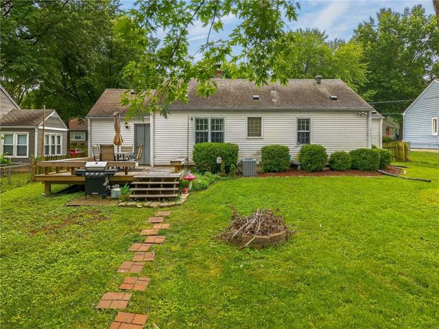 8326 Madison Avenue, Kansas City, MO 64114