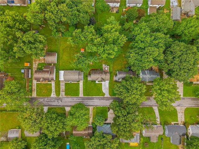 8326 Madison Avenue, Kansas City, MO 64114