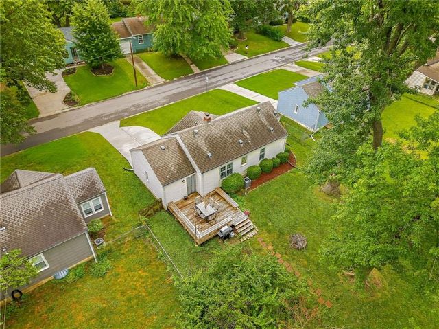 8326 Madison Avenue, Kansas City, MO 64114