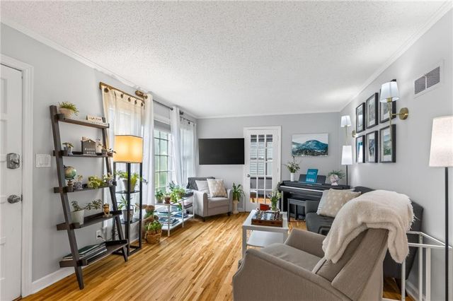 8326 Madison Avenue, Kansas City, MO 64114