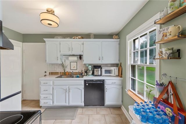 8326 Madison Avenue, Kansas City, MO 64114