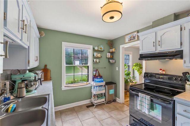 8326 Madison Avenue, Kansas City, MO 64114