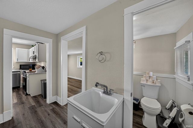 1901 W Indiana Street, Elkhart, IN 46516