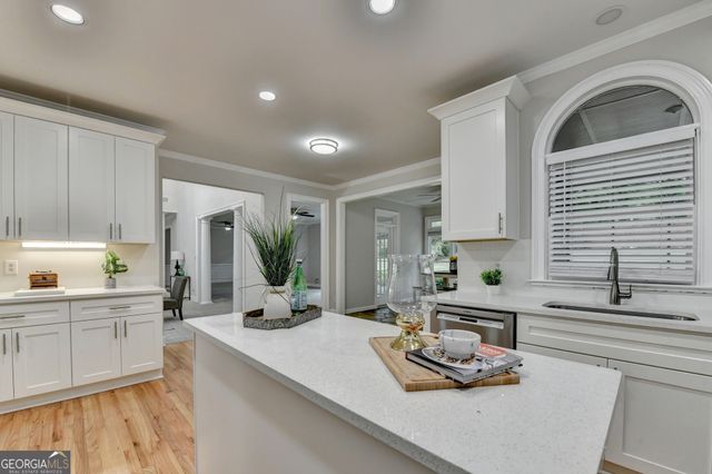 1118 Midsummer Court NE, Marietta, GA 30068