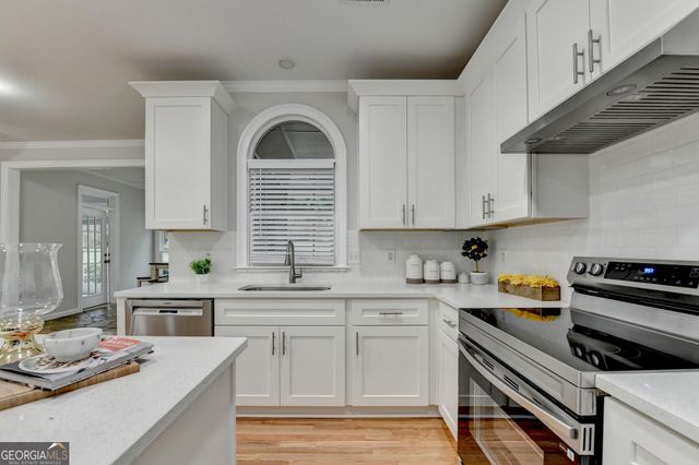 1118 Midsummer Court NE, Marietta, GA 30068