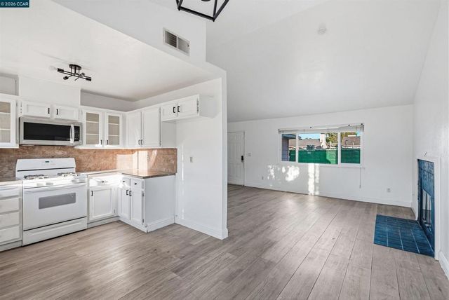 2036 Seward Dr, Pittsburg, CA 94565