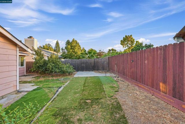 2036 Seward Dr, Pittsburg, CA 94565