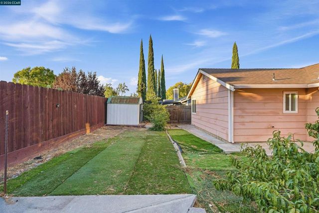 2036 Seward Dr, Pittsburg, CA 94565