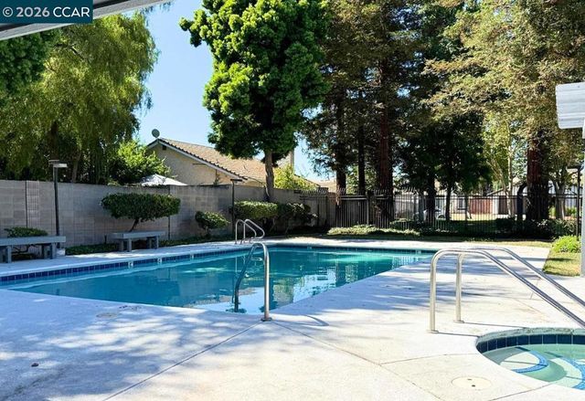 2036 Seward Dr, Pittsburg, CA 94565