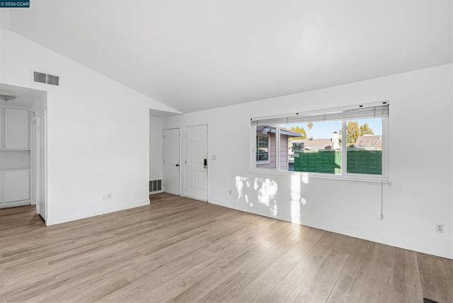 2036 Seward Dr, Pittsburg, CA 94565