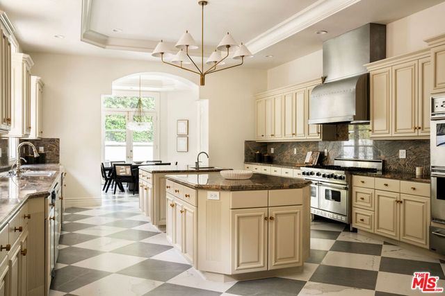 10509 Vestone Way, Los Angeles, CA 90077