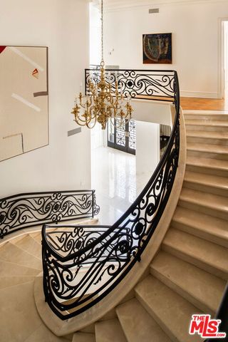 10509 Vestone Way, Los Angeles, CA 90077