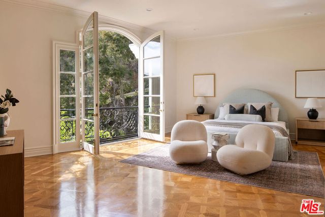 10509 Vestone Way, Los Angeles, CA 90077