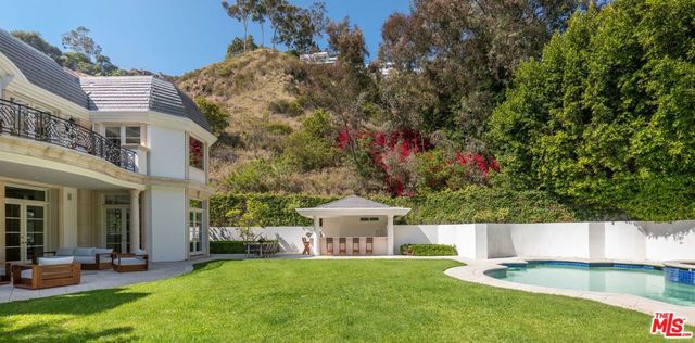 10509 Vestone Way, Los Angeles, CA 90077