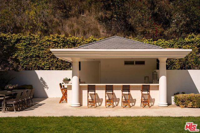 10509 Vestone Way, Los Angeles, CA 90077