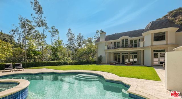 10509 Vestone Way, Los Angeles, CA 90077