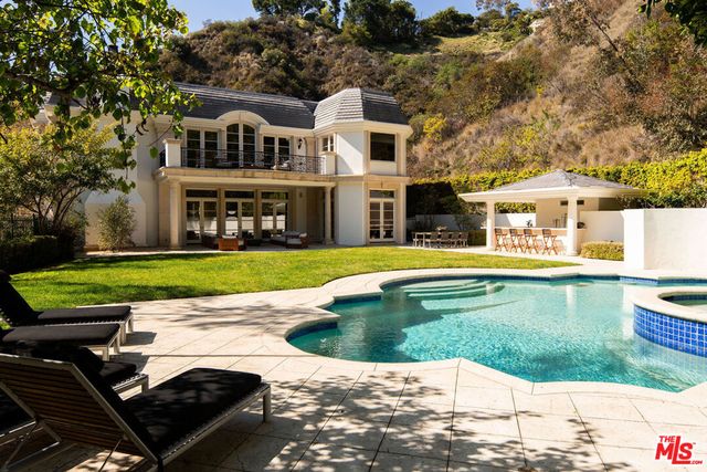 10509 Vestone Way, Los Angeles, CA 90077