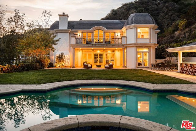 10509 Vestone Way, Los Angeles, CA 90077