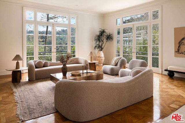 10509 Vestone Way, Los Angeles, CA 90077