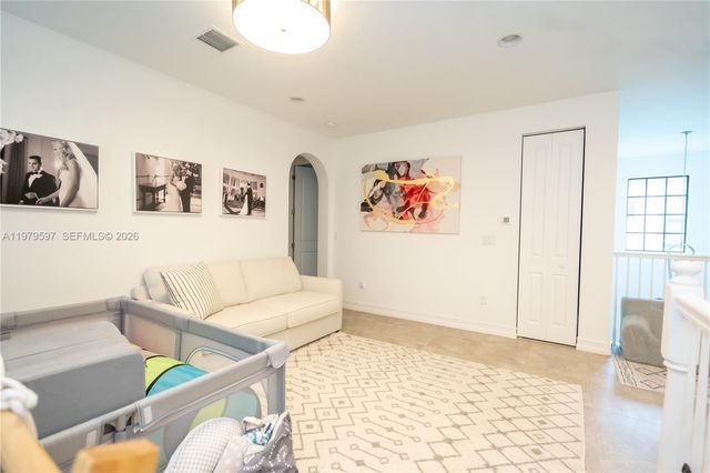 11826 SW 13th Ct, Pembroke Pines, FL 33025