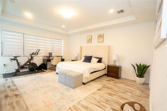 11826 SW 13th Ct, Pembroke Pines, FL 33025