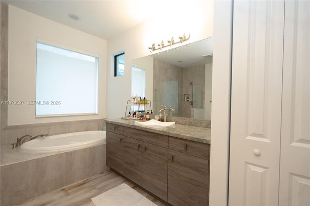 11826 SW 13th Ct, Pembroke Pines, FL 33025