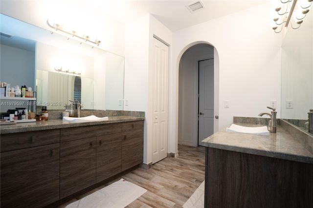 11826 SW 13th Ct, Pembroke Pines, FL 33025