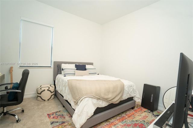 11826 SW 13th Ct, Pembroke Pines, FL 33025