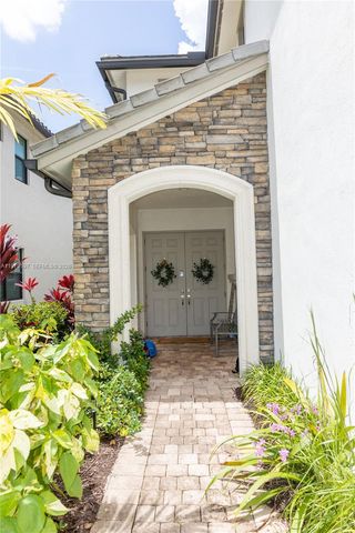 11826 SW 13th Ct, Pembroke Pines, FL 33025