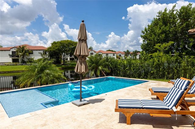 11826 SW 13th Ct, Pembroke Pines, FL 33025