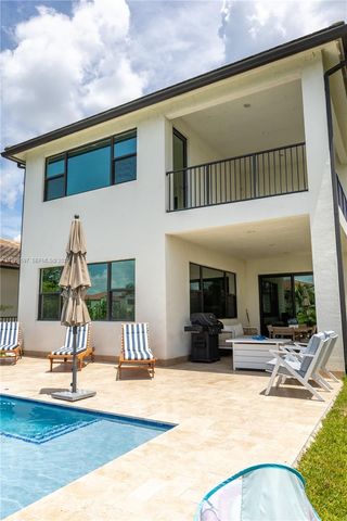 11826 SW 13th Ct, Pembroke Pines, FL 33025