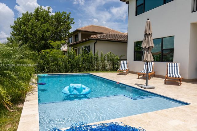 11826 SW 13th Ct, Pembroke Pines, FL 33025